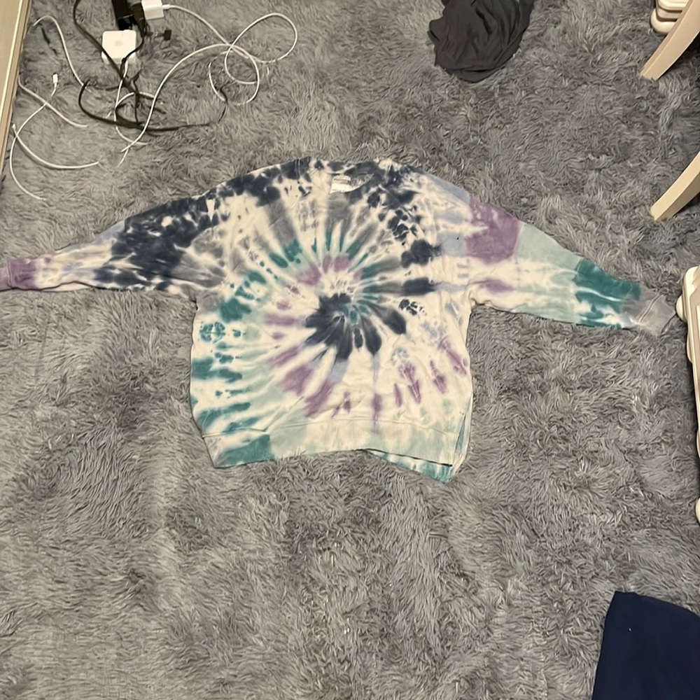 American Eagle Comfy Sweater, size small, runs big, great condition